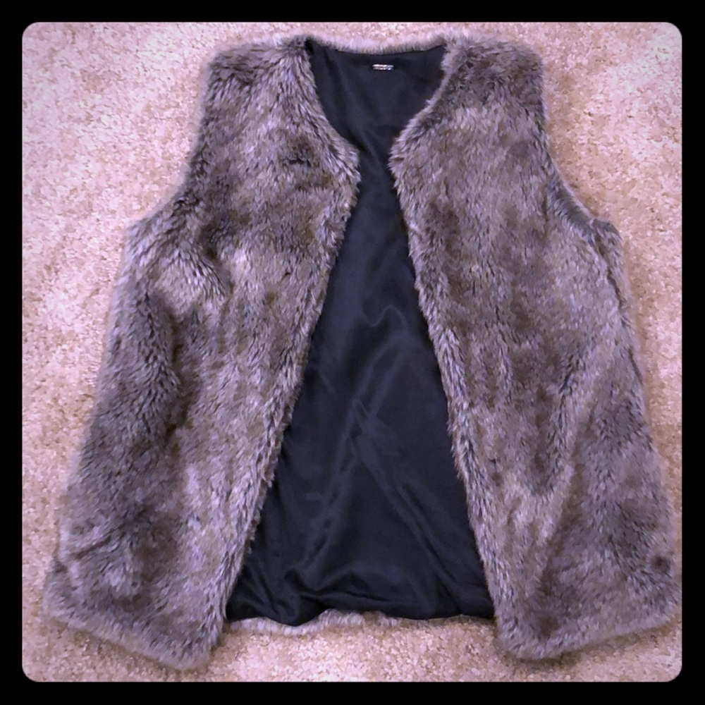 NWOT Aldo Gray Faux Fur Longline Vest Pockets Size Large